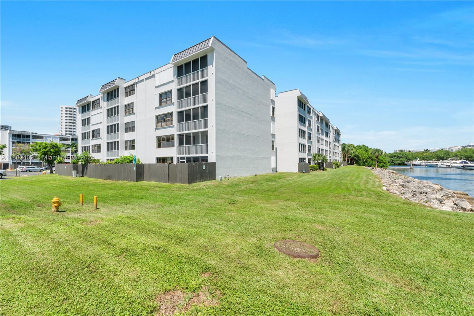 SOUTHVIEW AT AVENTURA CON - Residential