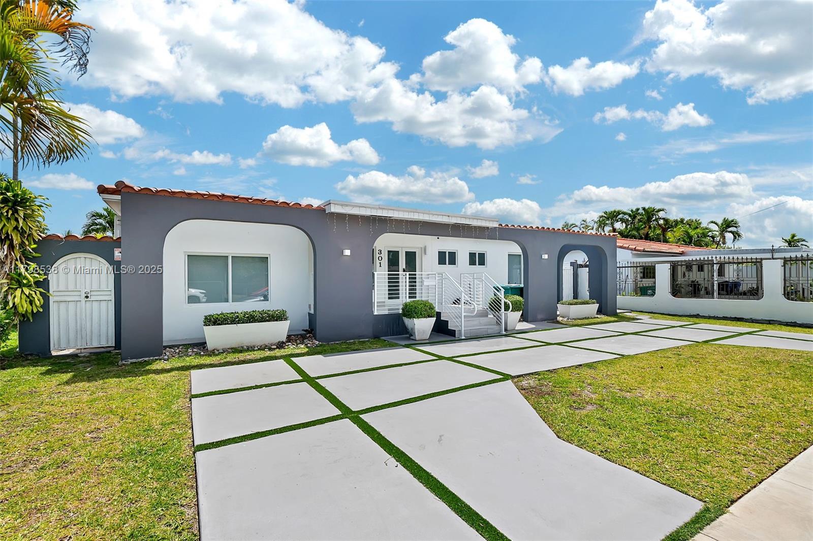 301 SW 30th Ct