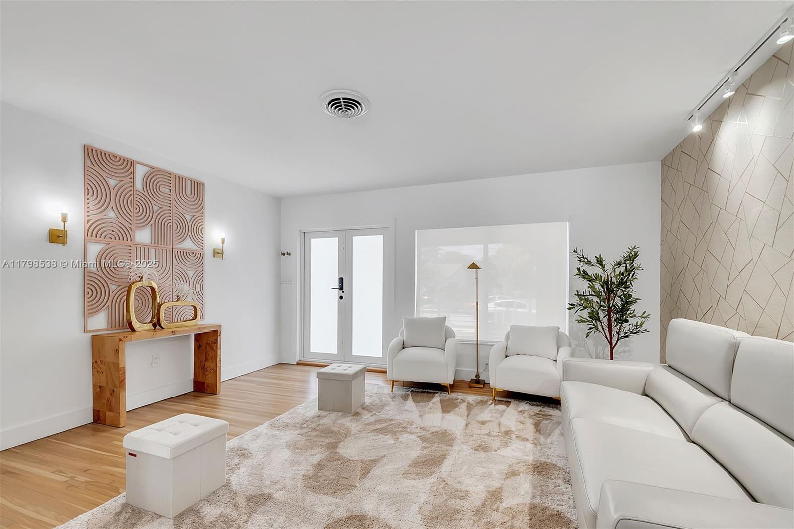 301 SW 30th Ct