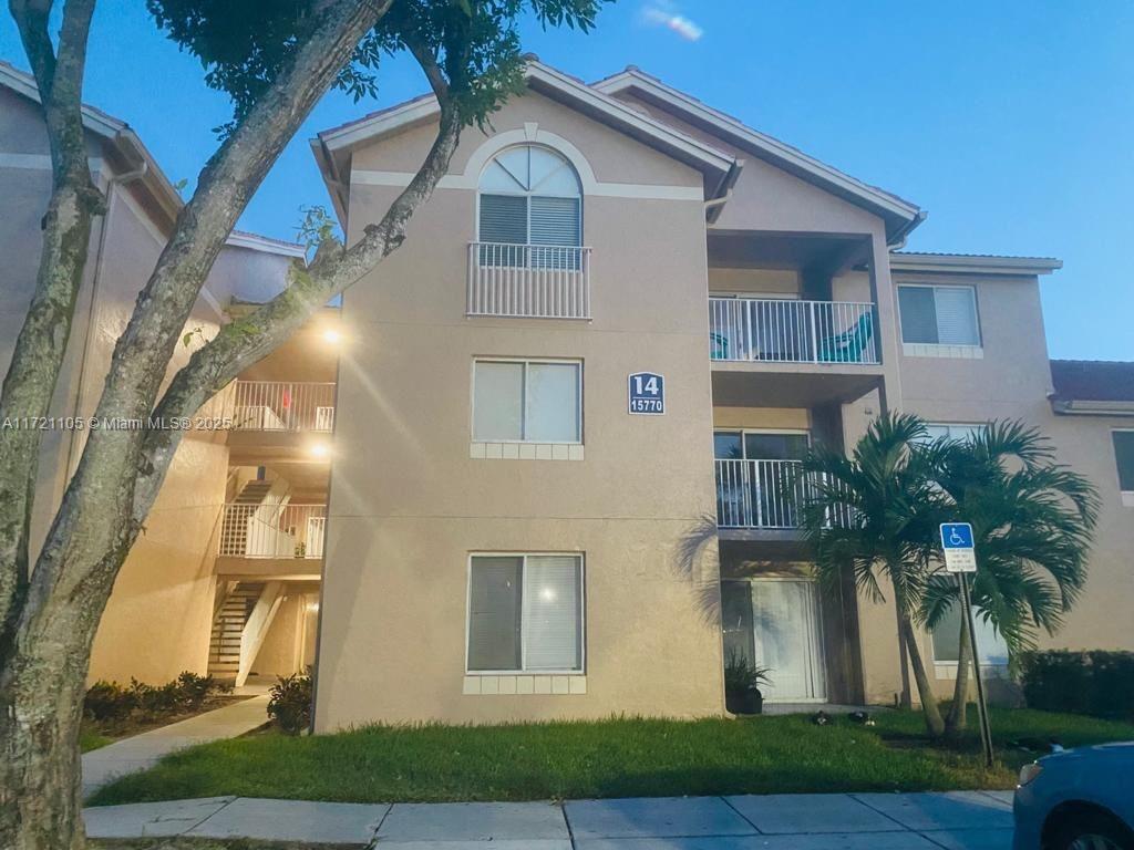 15770 Sw 106th Ter 205, Miami, Broward County, Florida - 2 Bedrooms  
2 Bathrooms - 