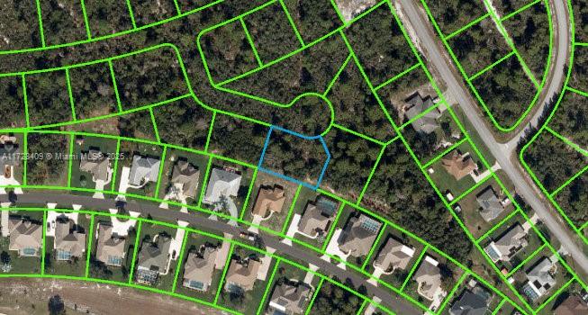 BUILDERS DREAM OPPORTUNITY!!! BUY ENTIRE CUL-DE-SAC (6) BUILDABLE LOTS OR INDIVIDUAL LOTS. OWNER WILL FINANCE!!! 3K DOWN 435.63 A MONTH FOR 60 MONTHS AT 7% INTREST. Sun N Lakes community, a perfect place to build your dream home in which to raise your kids or retire. The Sun N Lakes community offers 2 18-Hole championship golf courses, restaurant, clubhouse, gym, playground, community pool, splash pad, community center, fitness center, pickle ball, and tennis. Sebring is centrally located 1.5 hours from Disney, 1.5 hours from Tampa and 1.45 hours from Ana Maria Island Beaches. Located close to Advent health and Sun N Lake Elementary. Lots are going quickly!