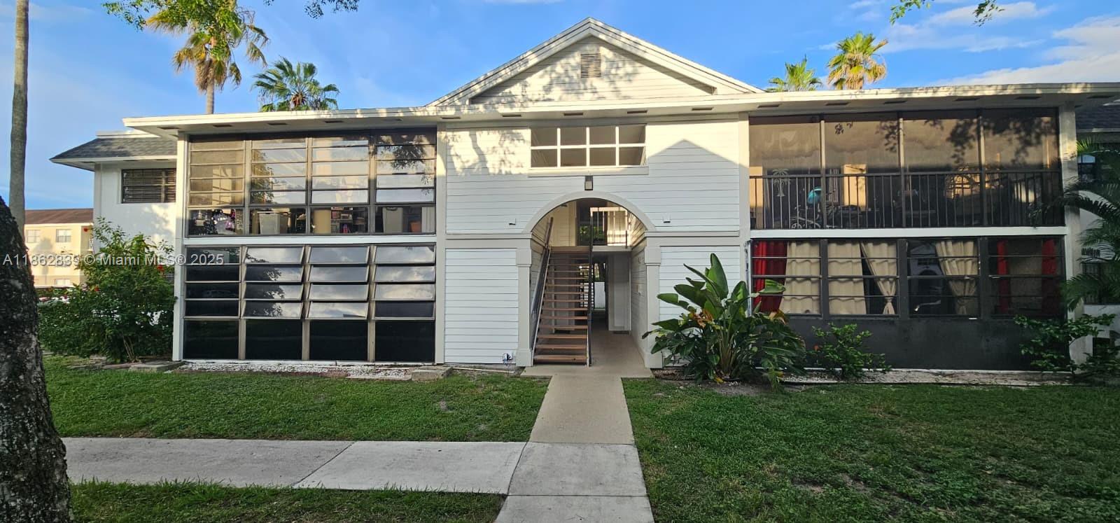 This is a great located unit with access to mayor road like Palmetto and Florida Turnpike in a very well maintained neighborhood, recently building and parking lot painted, excellent for first time buyer