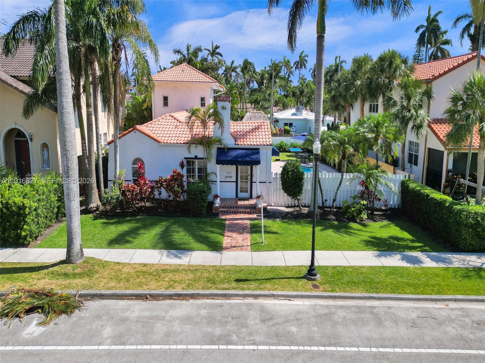 HOLLYWOOD LAKES SECTION - Residential