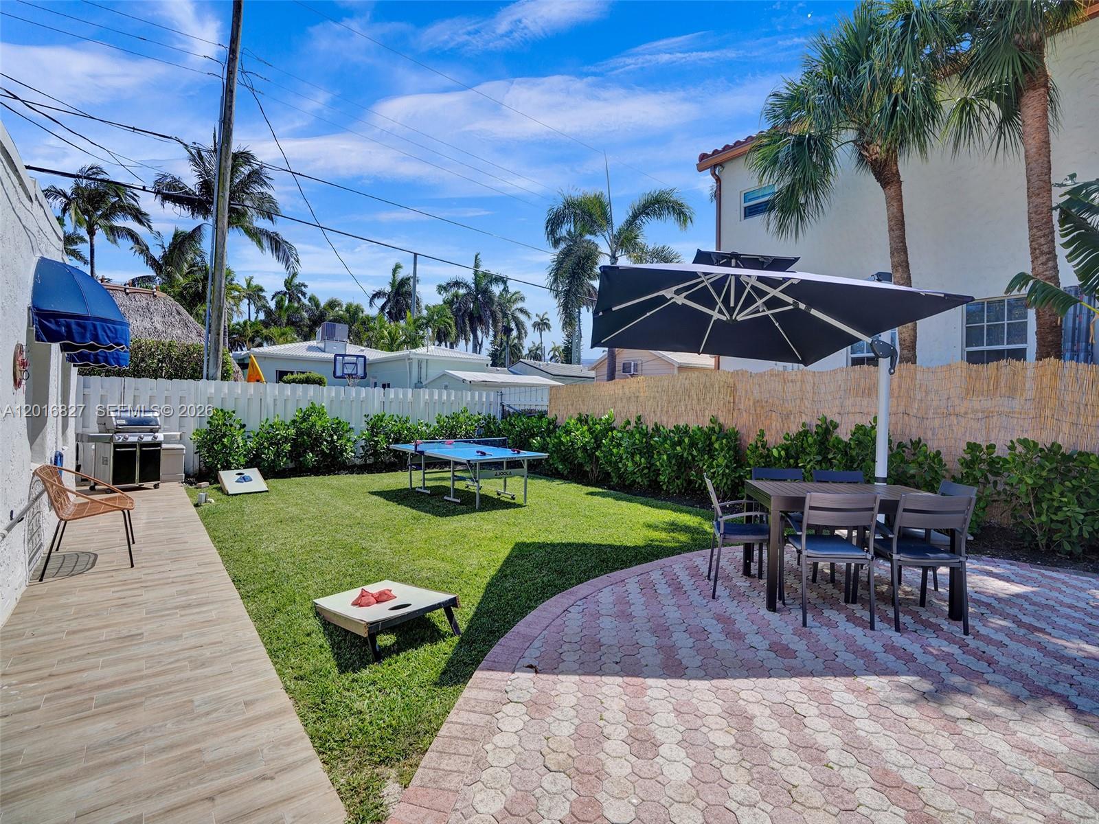 HOLLYWOOD LAKES SECTION - Residential