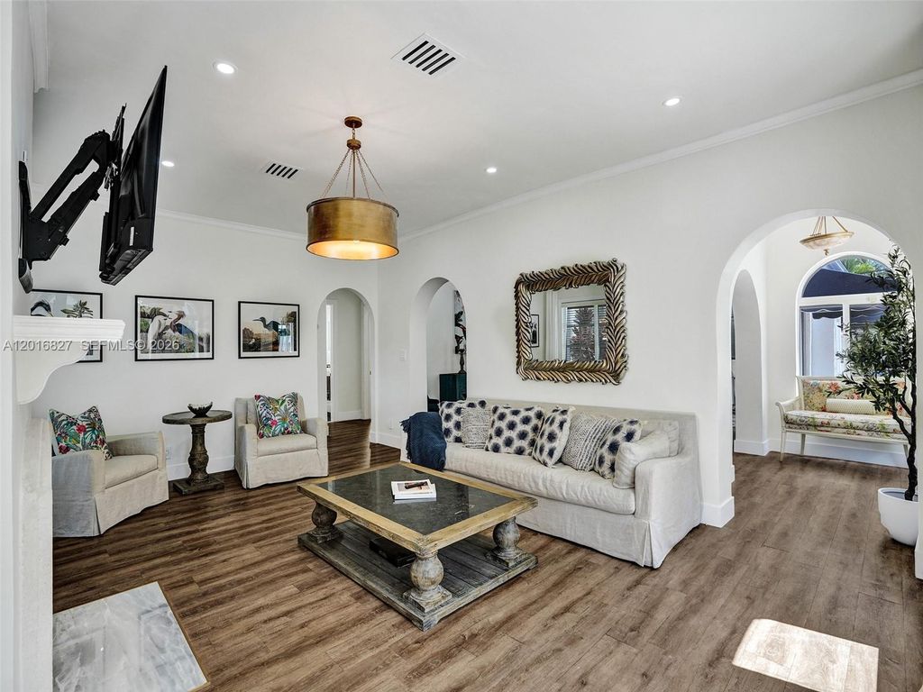 Photo of 1128 Tyler St, Hollywood, FL 33019 (MLS # A12016827)