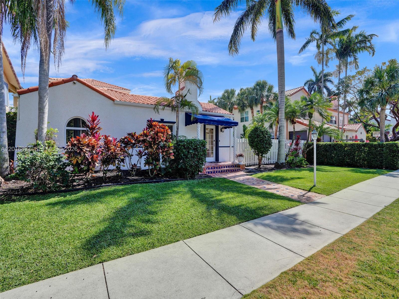 HOLLYWOOD LAKES SECTION - Residential