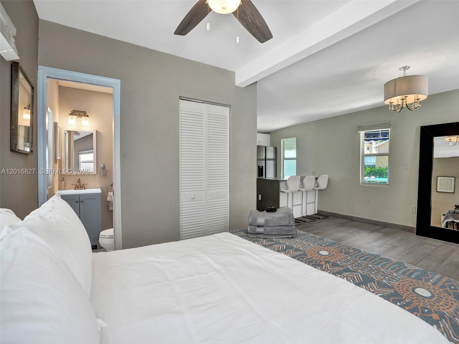 HOLLYWOOD LAKES SECTION - Residential