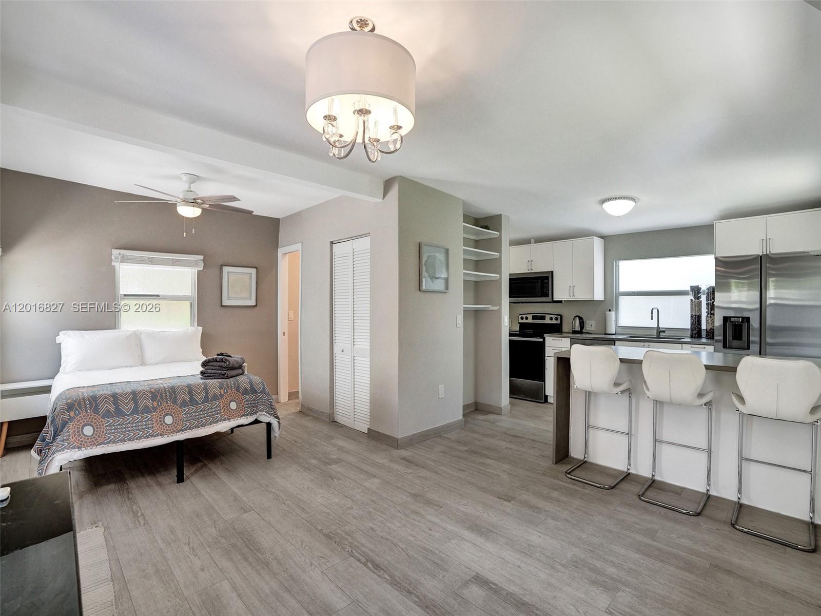 HOLLYWOOD LAKES SECTION - Residential