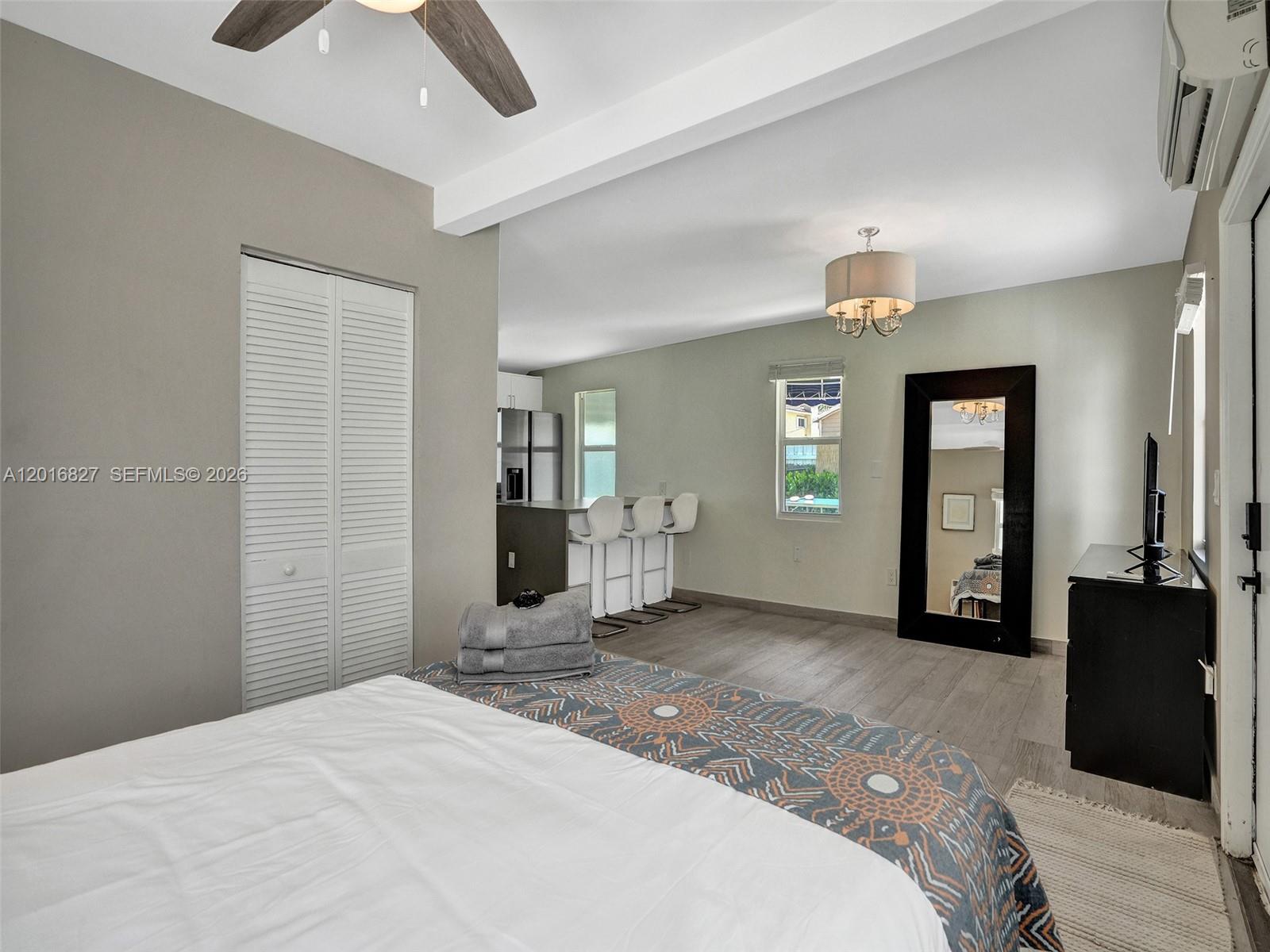 HOLLYWOOD LAKES SECTION - Residential