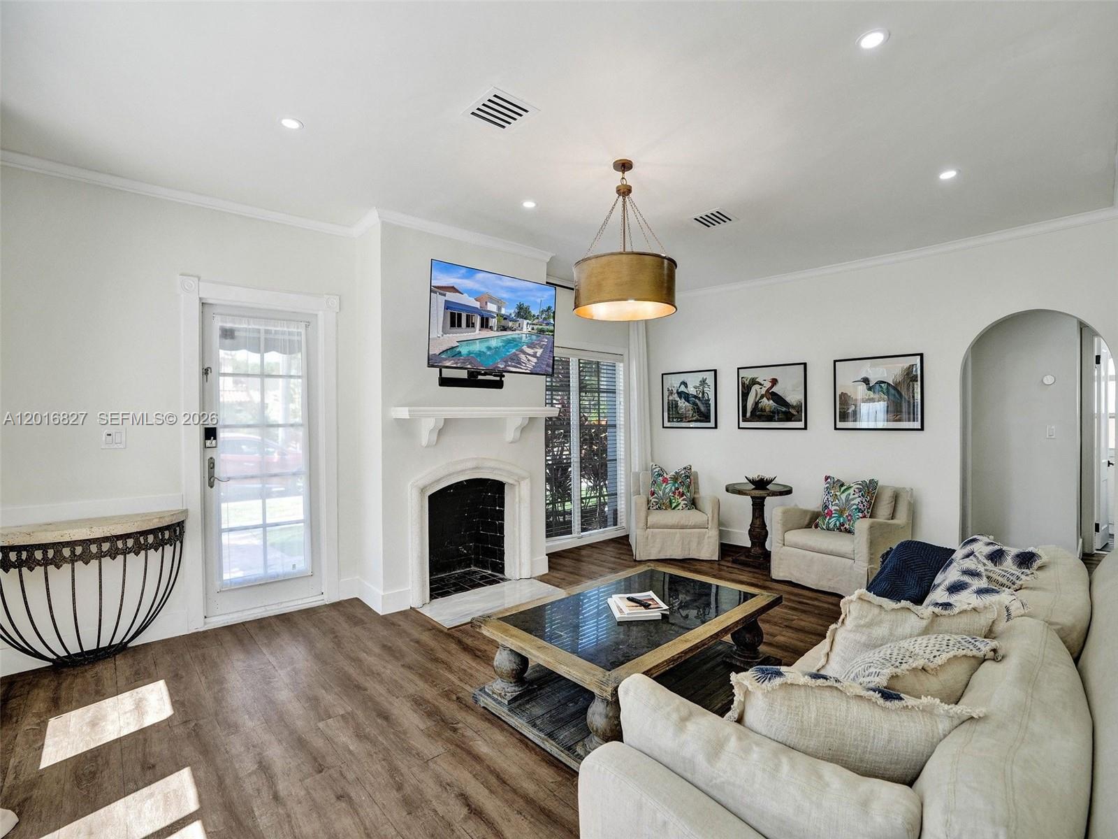 HOLLYWOOD LAKES SECTION - Residential