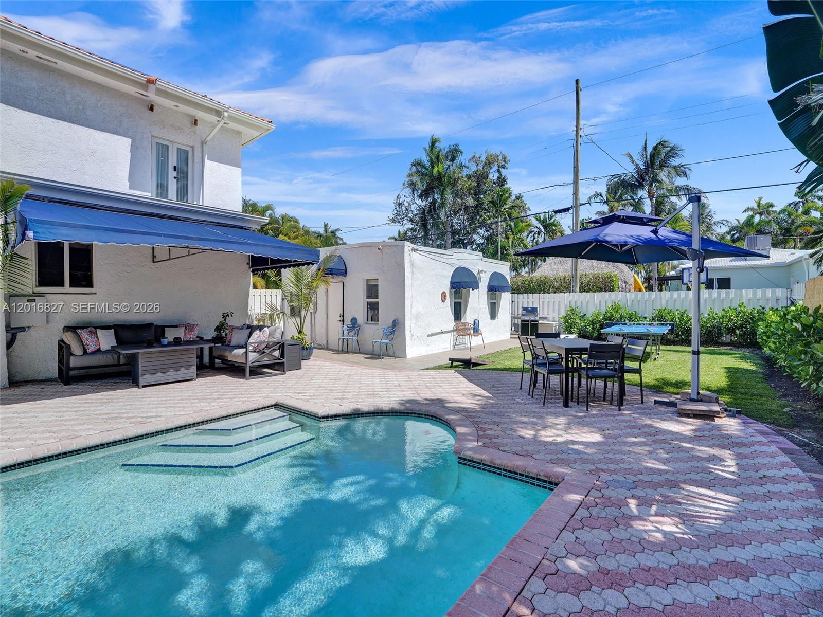 HOLLYWOOD LAKES SECTION - Residential