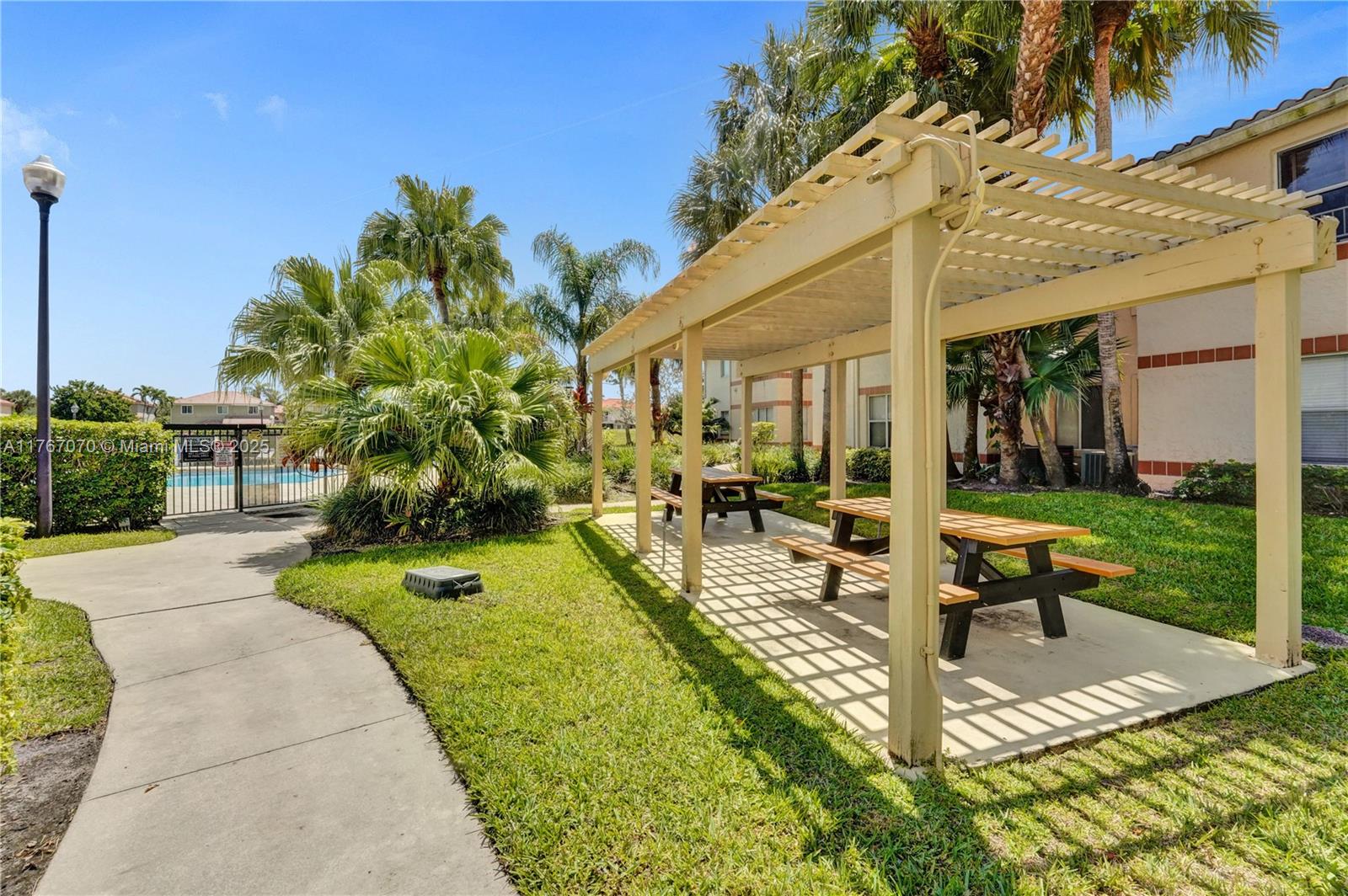 CORAL KEY CONDO - Residential