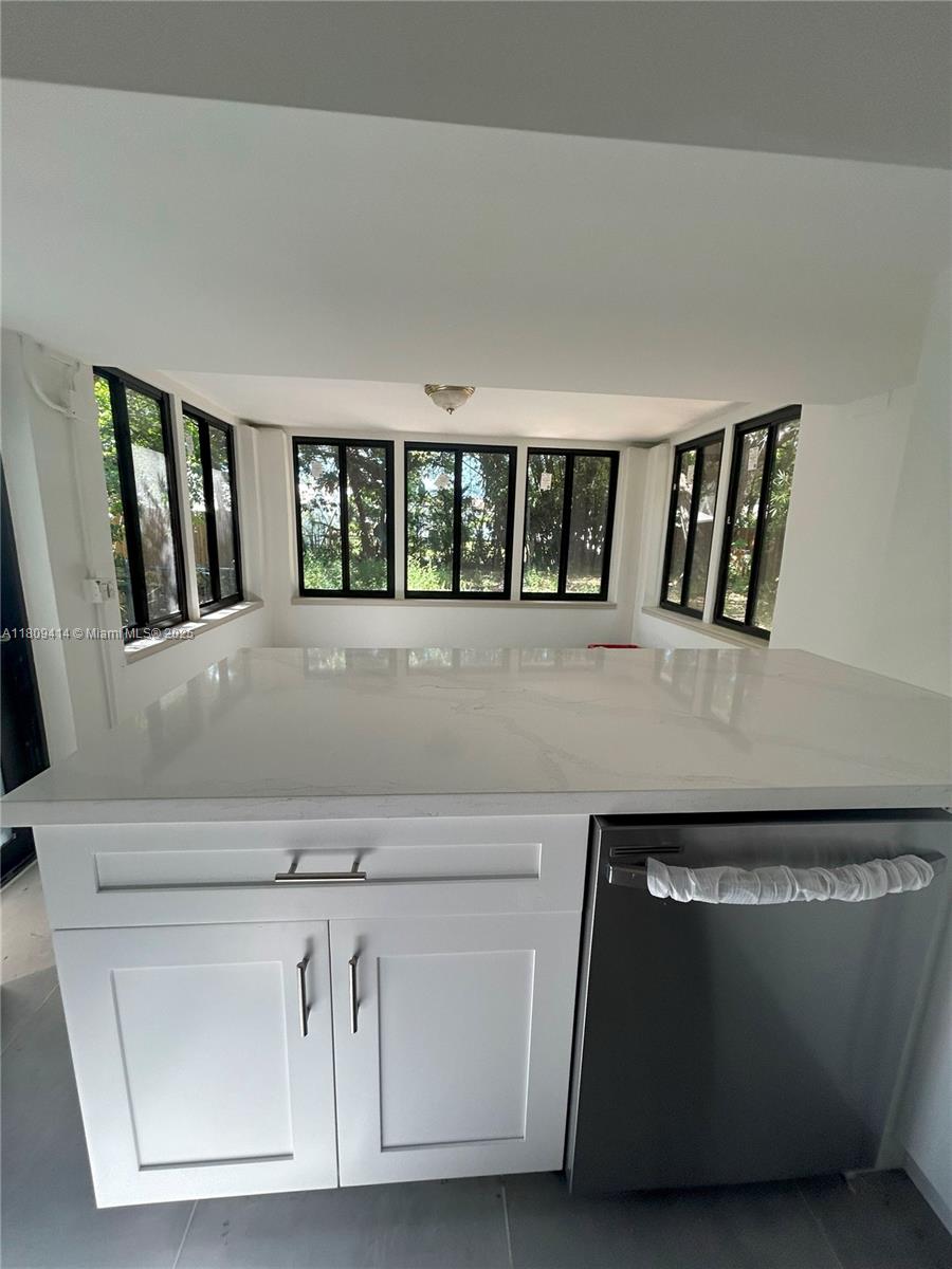 LAUDERDALE - Residential Lease