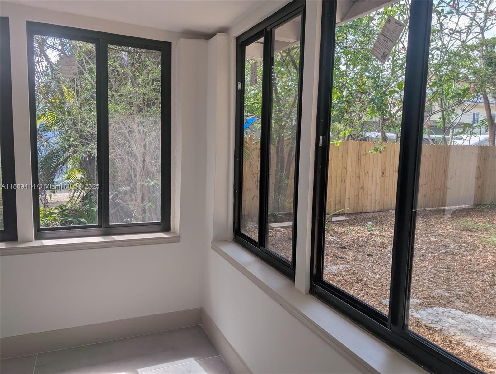 LAUDERDALE - Residential Lease
