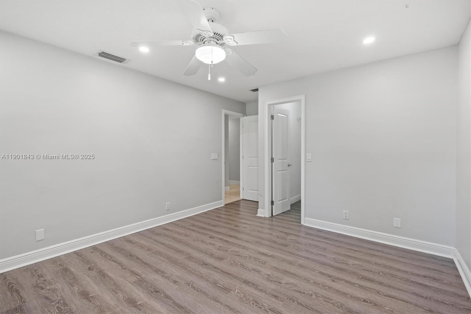 OAK WOOD - Residential