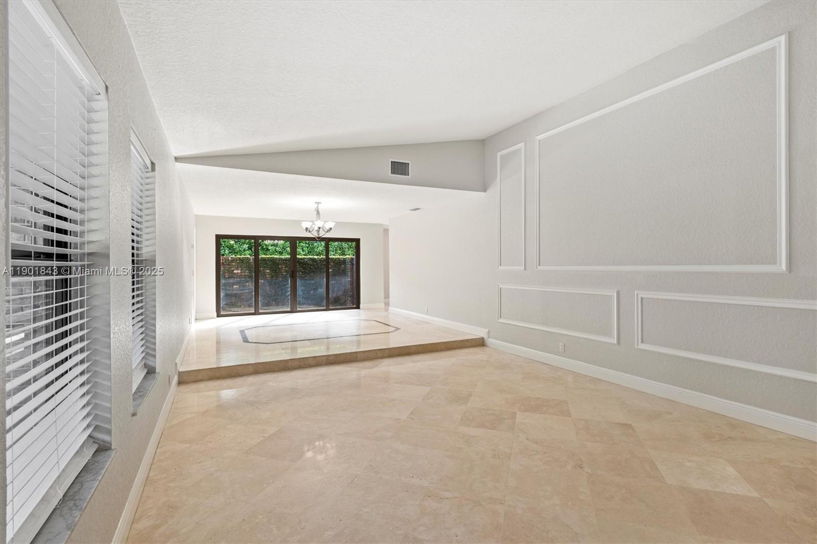 OAK WOOD - Residential