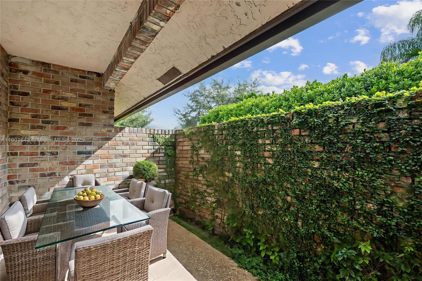 OAK WOOD - Residential