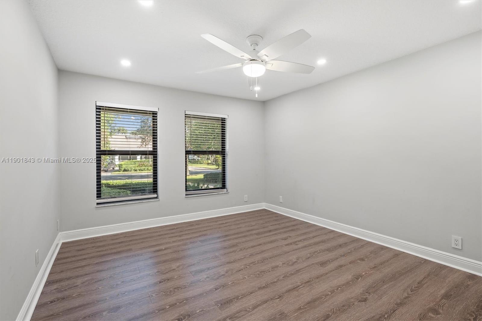 OAK WOOD - Residential