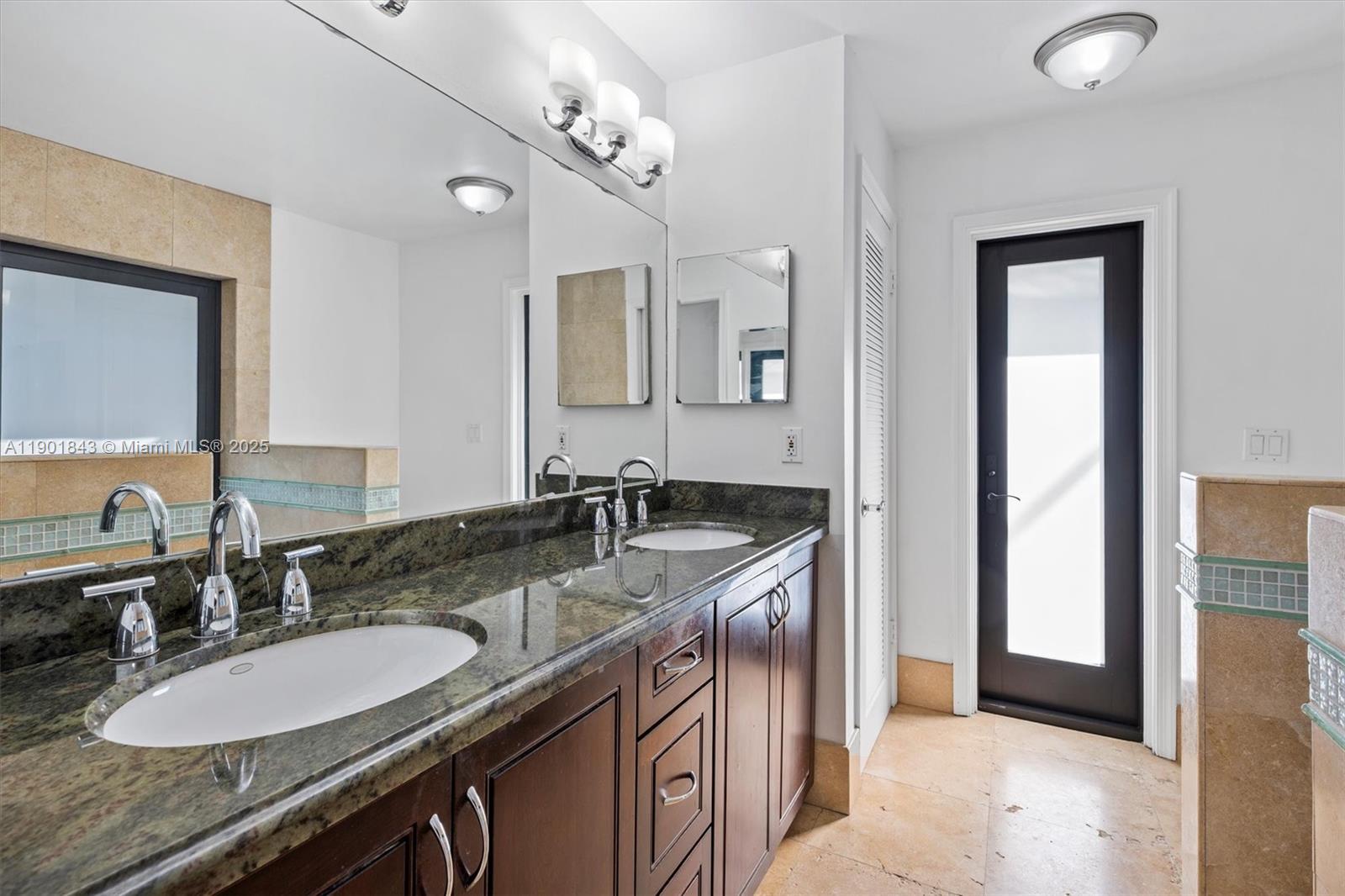 OAK WOOD - Residential