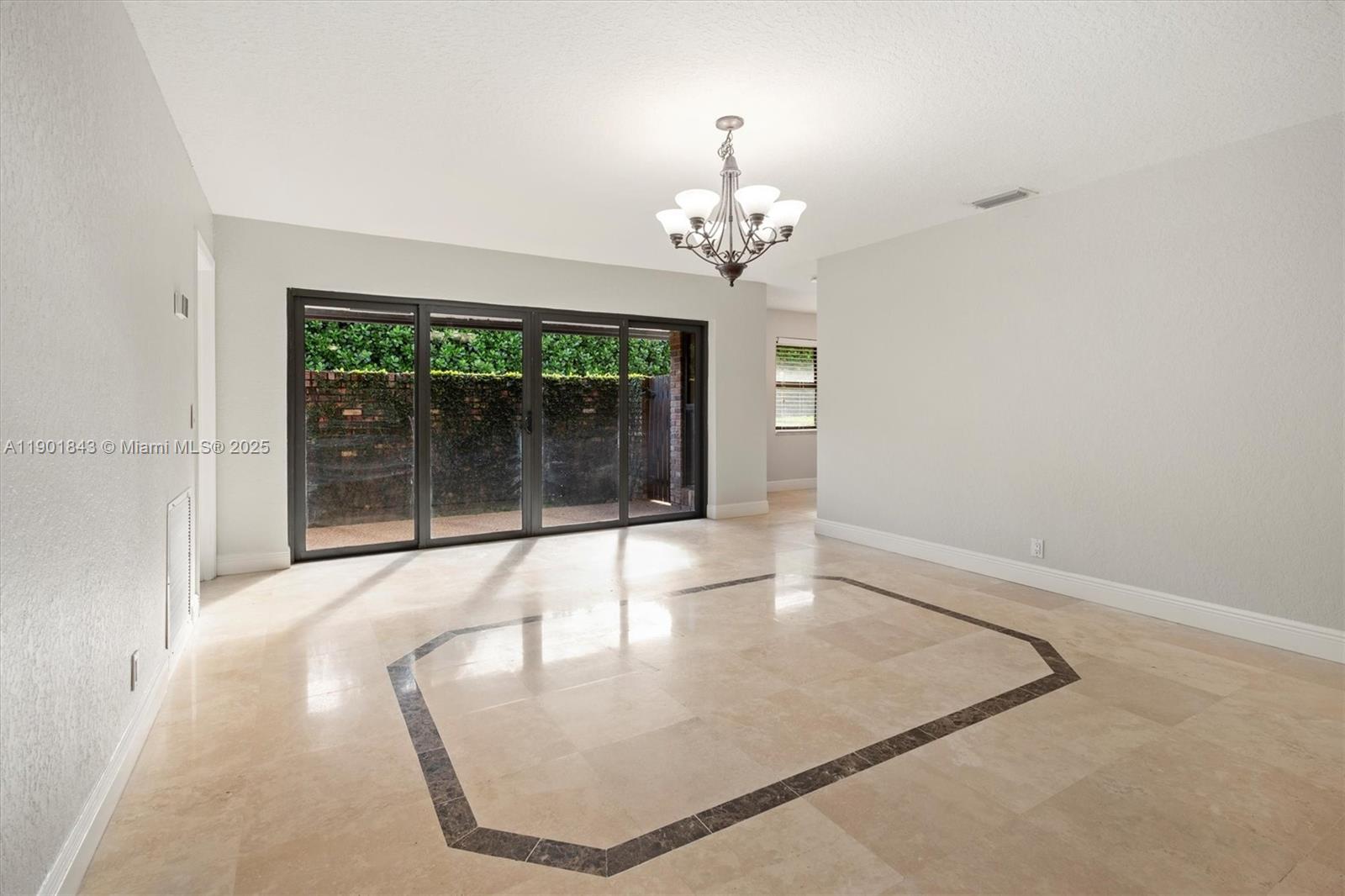 OAK WOOD - Residential