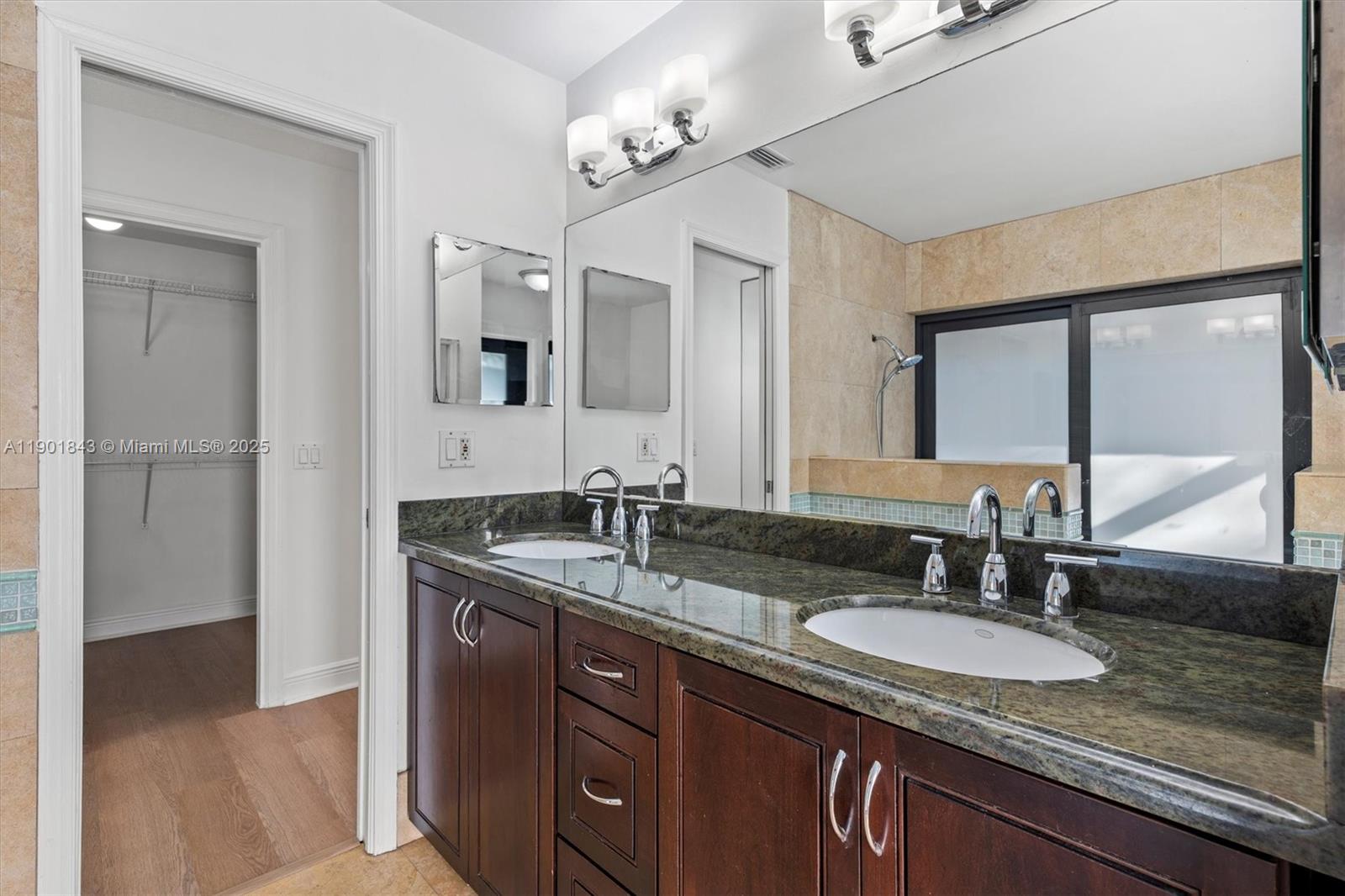 OAK WOOD - Residential