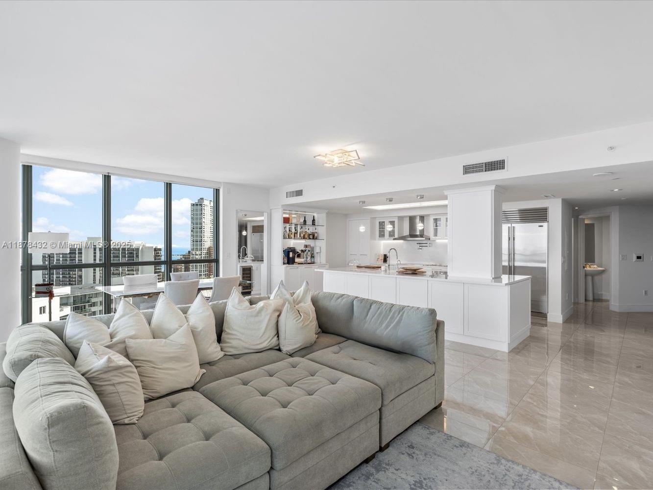 1331 Brickell Bay Dr 1811