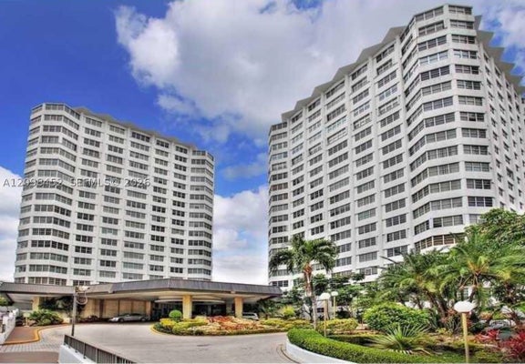 999 BRICKELL BAY DR APT 1807, MIAMI, FL 33131 - Image b40a2e73a6c1e14710df0bcb3bb540e8/4247538652