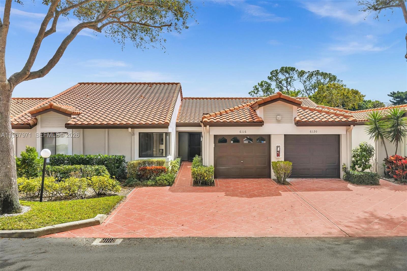 HUNTINGTON POINTE - Residential