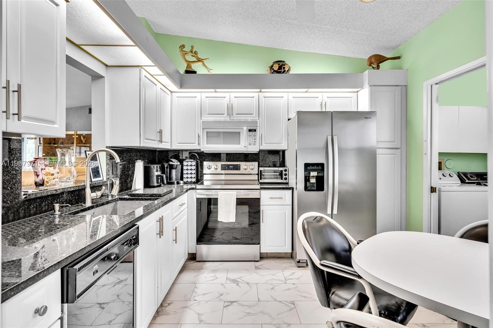 HUNTINGTON POINTE - Residential