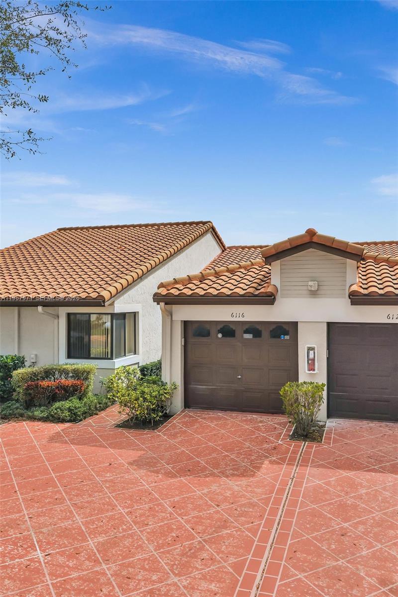 HUNTINGTON POINTE - Residential