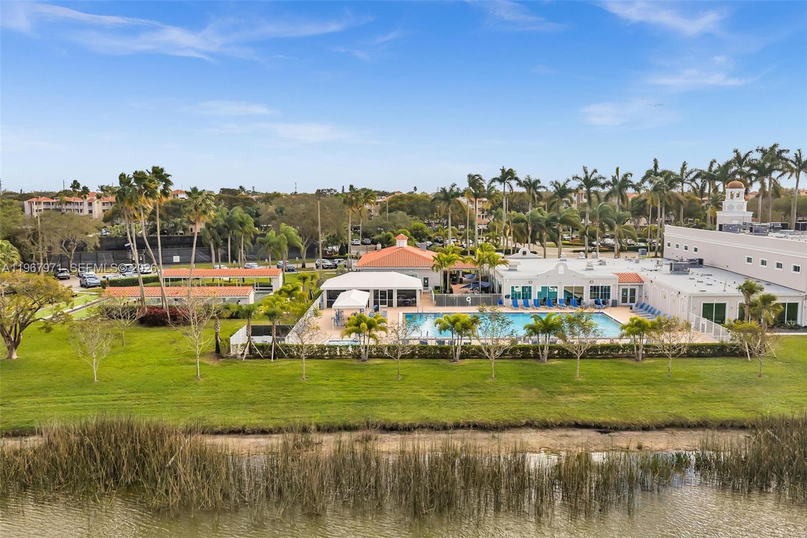 HUNTINGTON POINTE - Residential