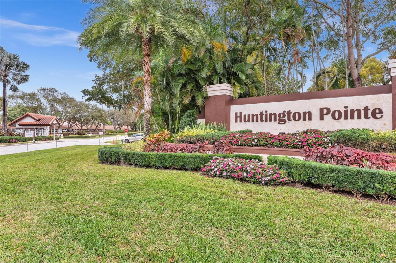 HUNTINGTON POINTE - Residential