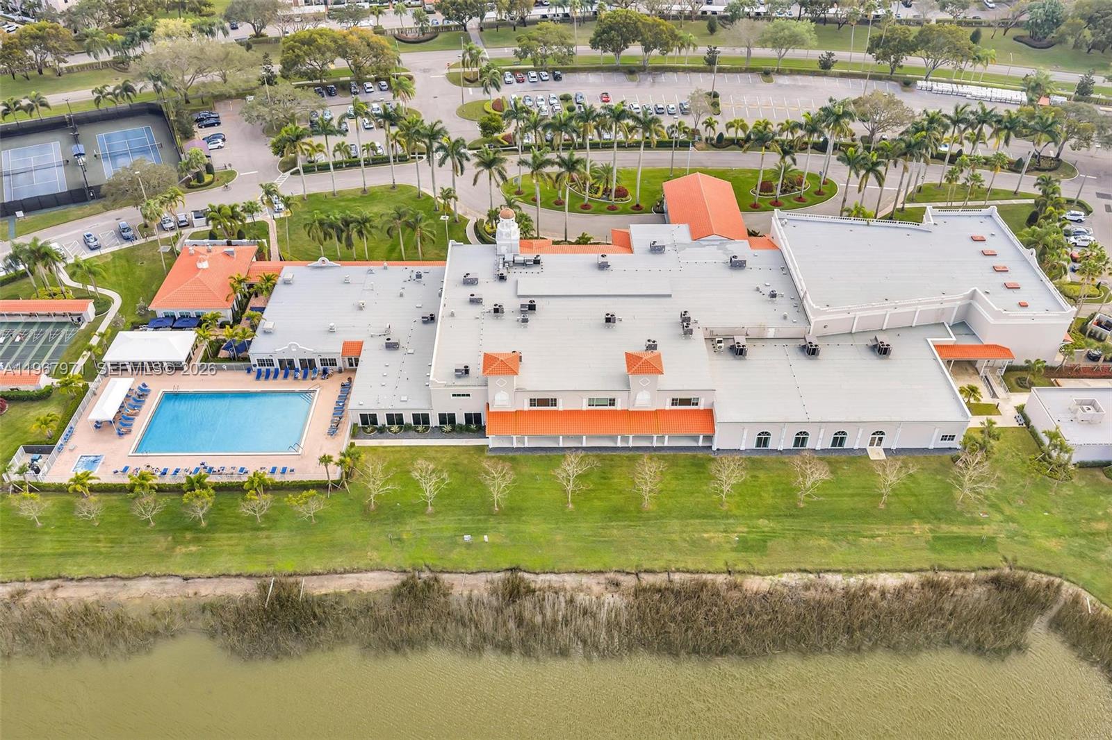 HUNTINGTON POINTE - Residential