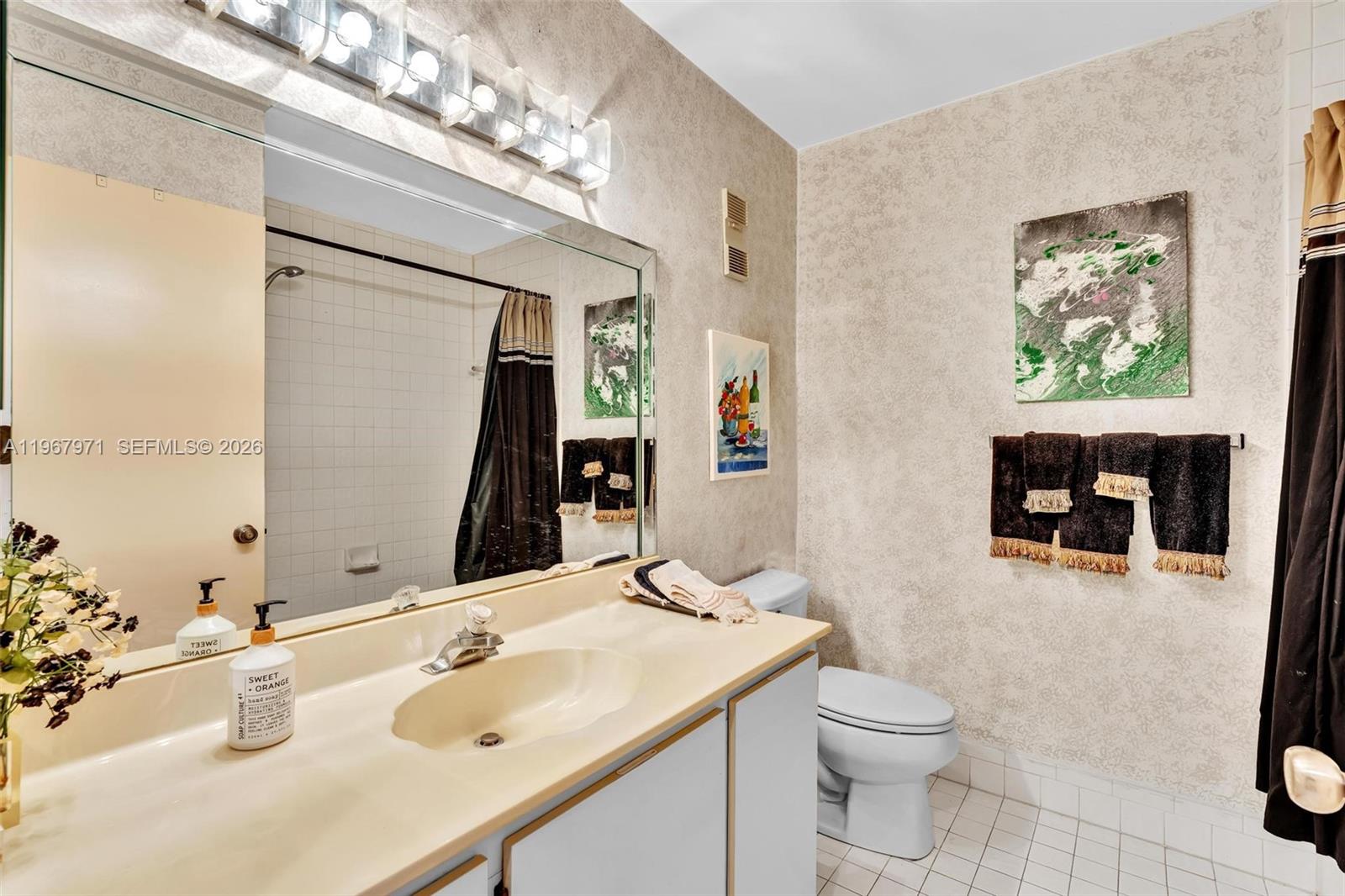 HUNTINGTON POINTE - Residential