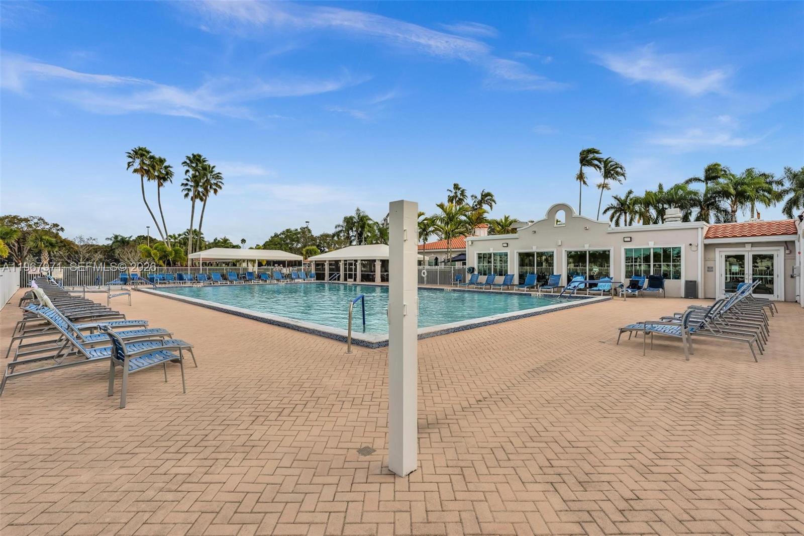 HUNTINGTON POINTE - Residential