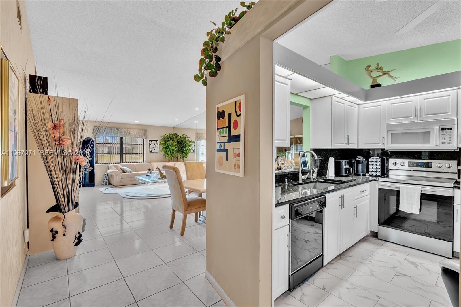 HUNTINGTON POINTE - Residential