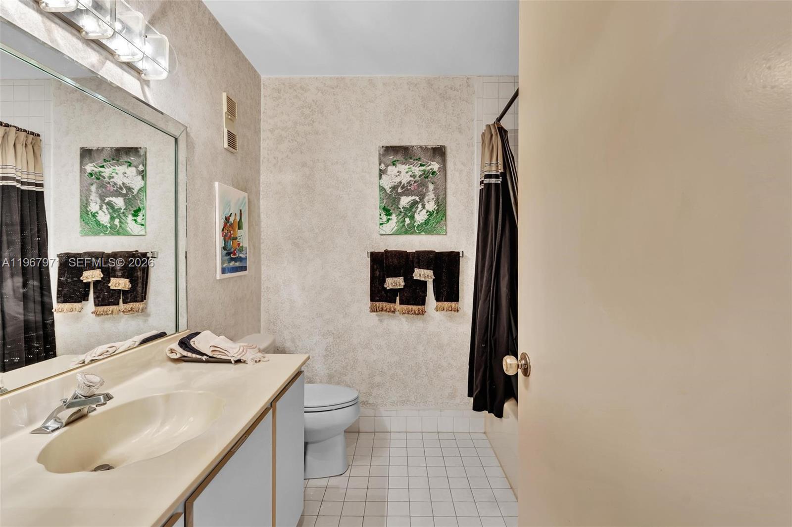 HUNTINGTON POINTE - Residential