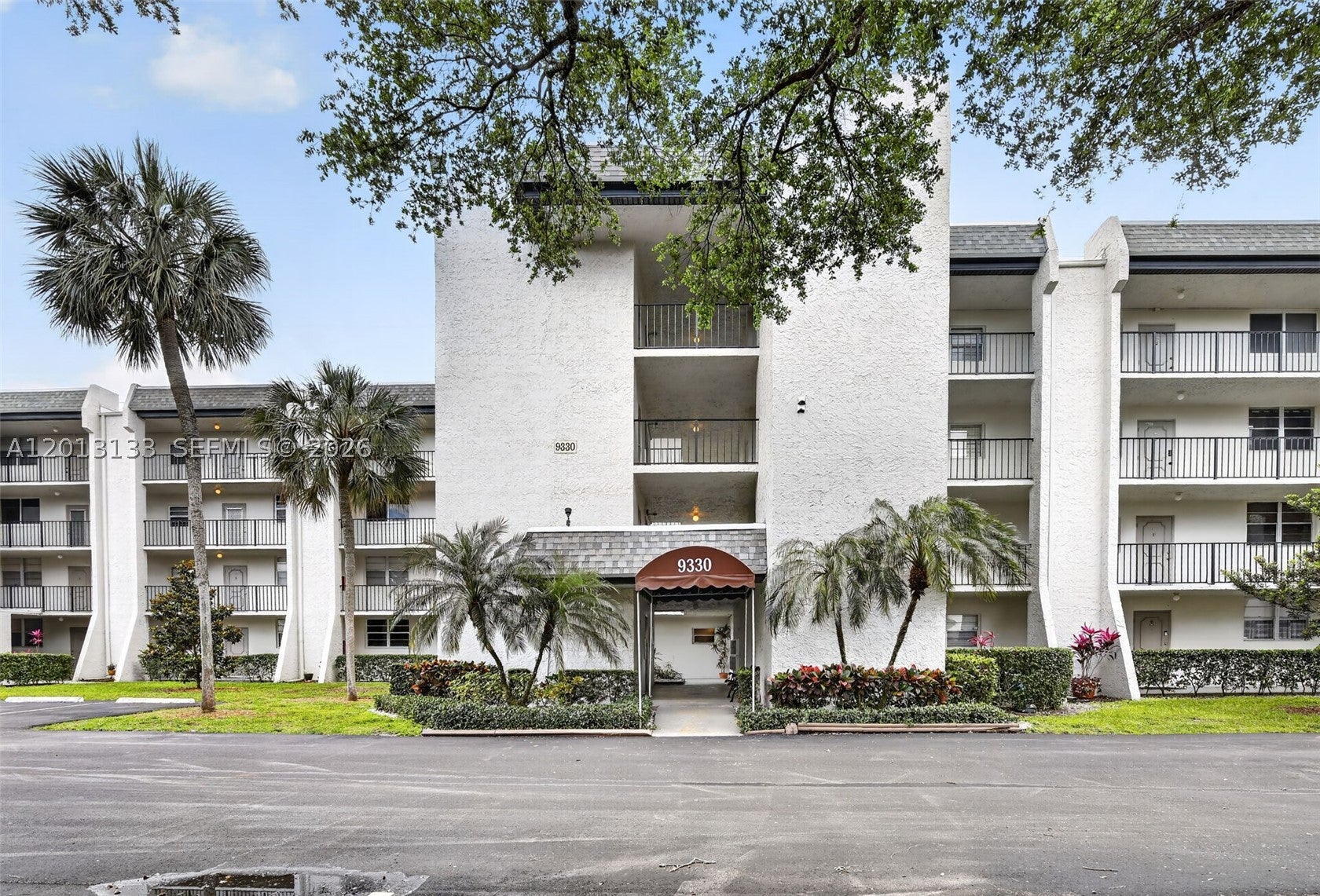 9330 Lagoon Pl