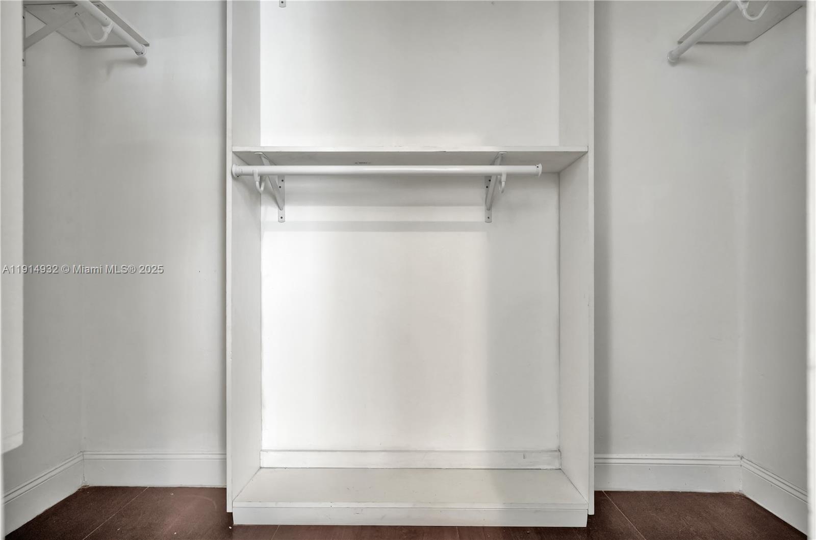 HOLLYWOOD HILLS AMEN PLAT - Residential Lease