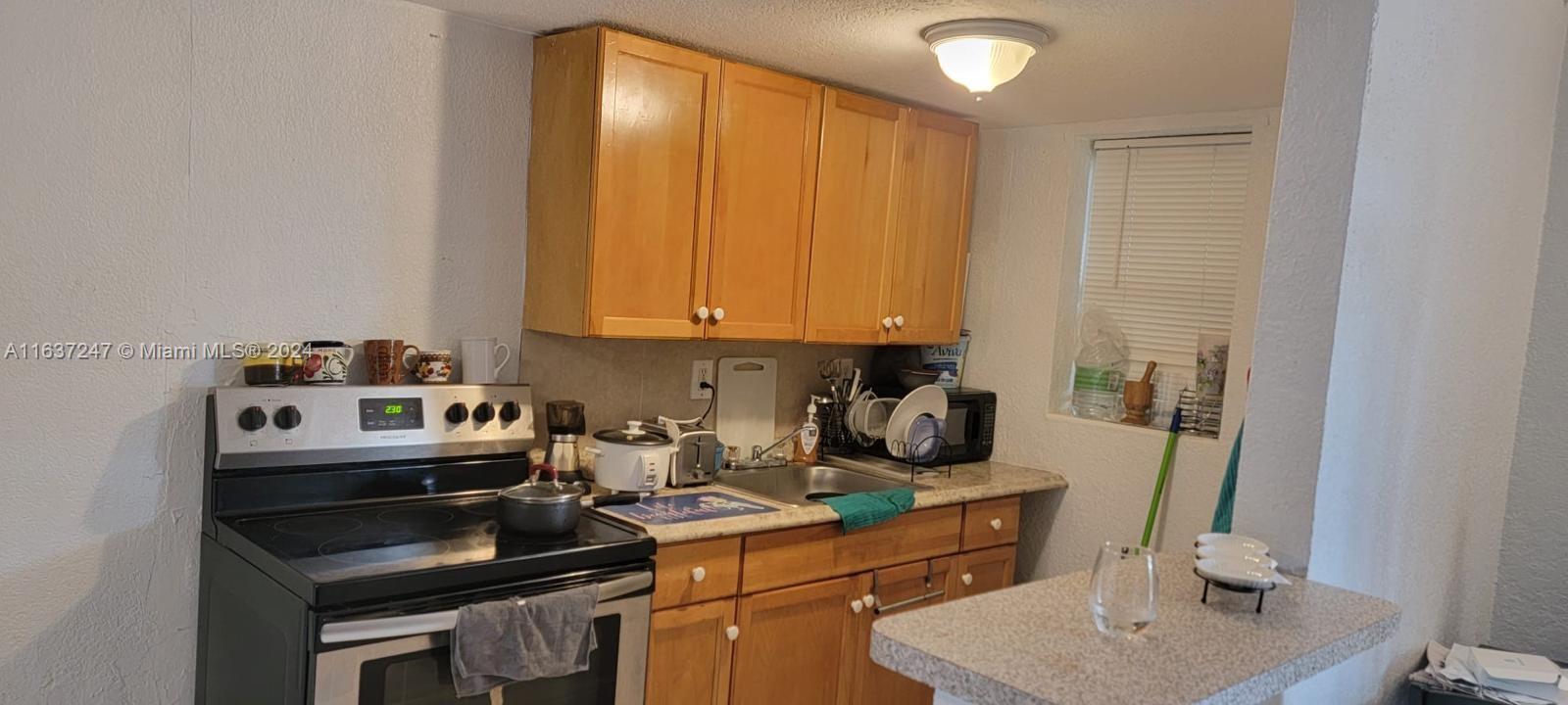 We are pleased to present an exceptional real estate investment opportunity or a perfect home located in a prime area. This apartment, situated in a well-maintained condominium, features available parking and access to a community pool. It benefits from its excellent location directly across from the well-known supermarket Winn-Dixie and is centrally positioned near various stores, restaurants, and schools.
Please submit your offer accompanied by a pre-approval letter. For cash offers, kindly provide proof of funds. TENANT OCCUPIED UNTIL 09/05/2024