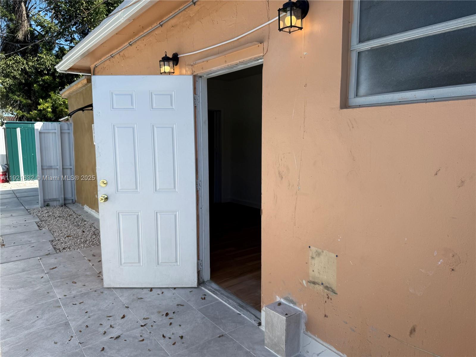 DRIFTWOOD PLAZA NO 3 - Residential Lease