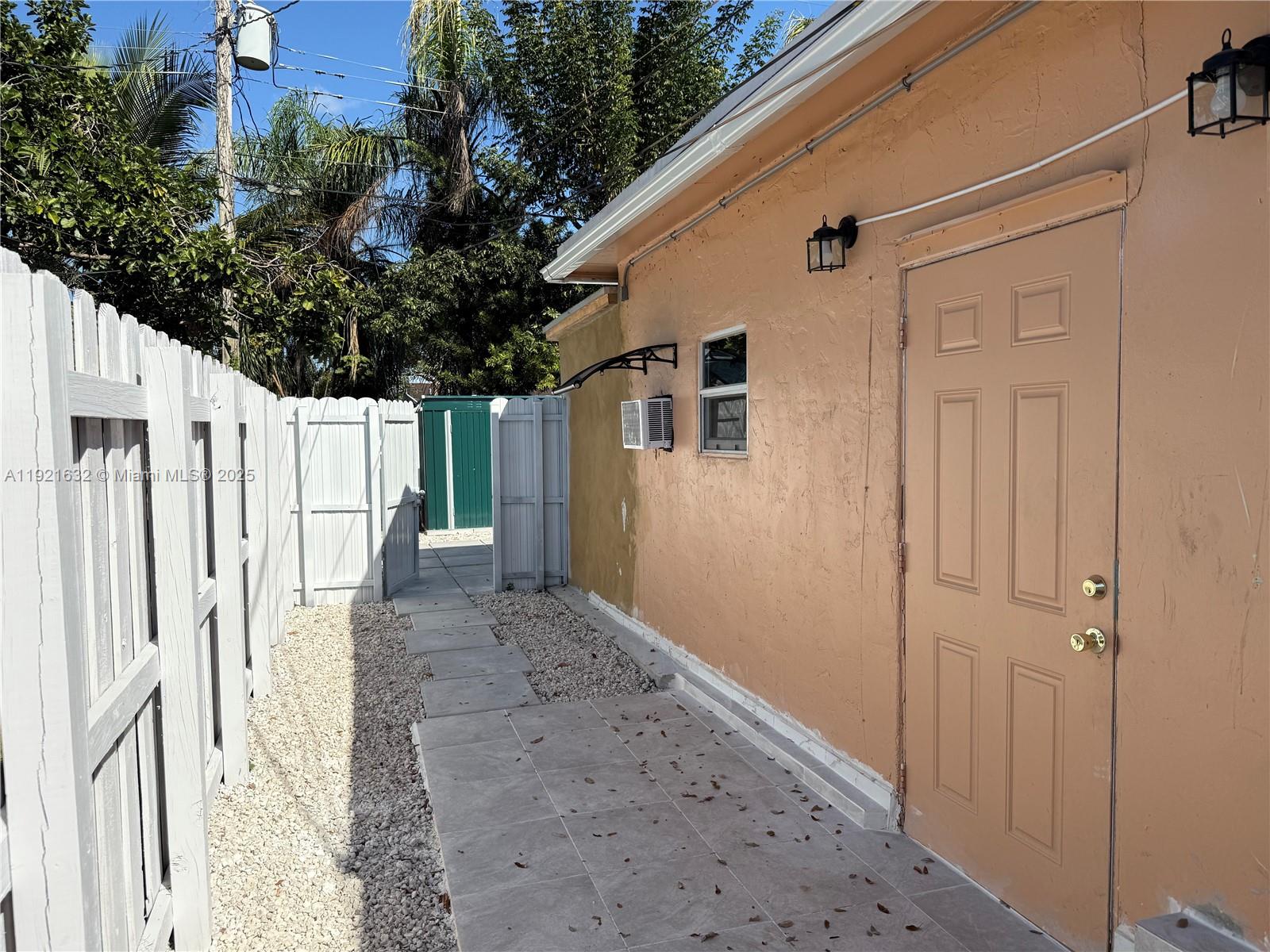 DRIFTWOOD PLAZA NO 3 - Residential Lease