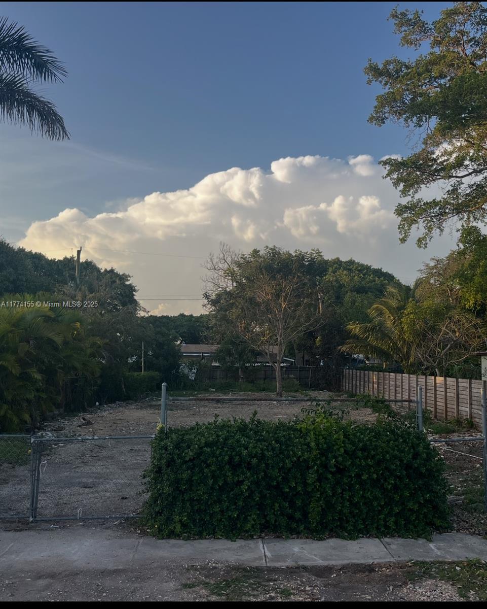 Excellent opportunity to Build your New Home in Homestead, FL. The Residential Lot is Located in an Opportunity Zone and with No flood zone. Located in a rapidly growing neighborhood where property values are on the rise. This lot is surrounded by new construction homes. Enjoy the perfect blend of peace and accessibility. The property meets all setback requirements and minimum lot size standards. City is experiencing a surge in development, making this the perfect time to invest in an area poised for continued growth and increased value.