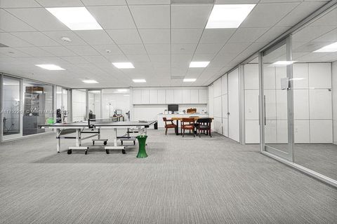 1 SE 3rd Ave Miami FL 33131