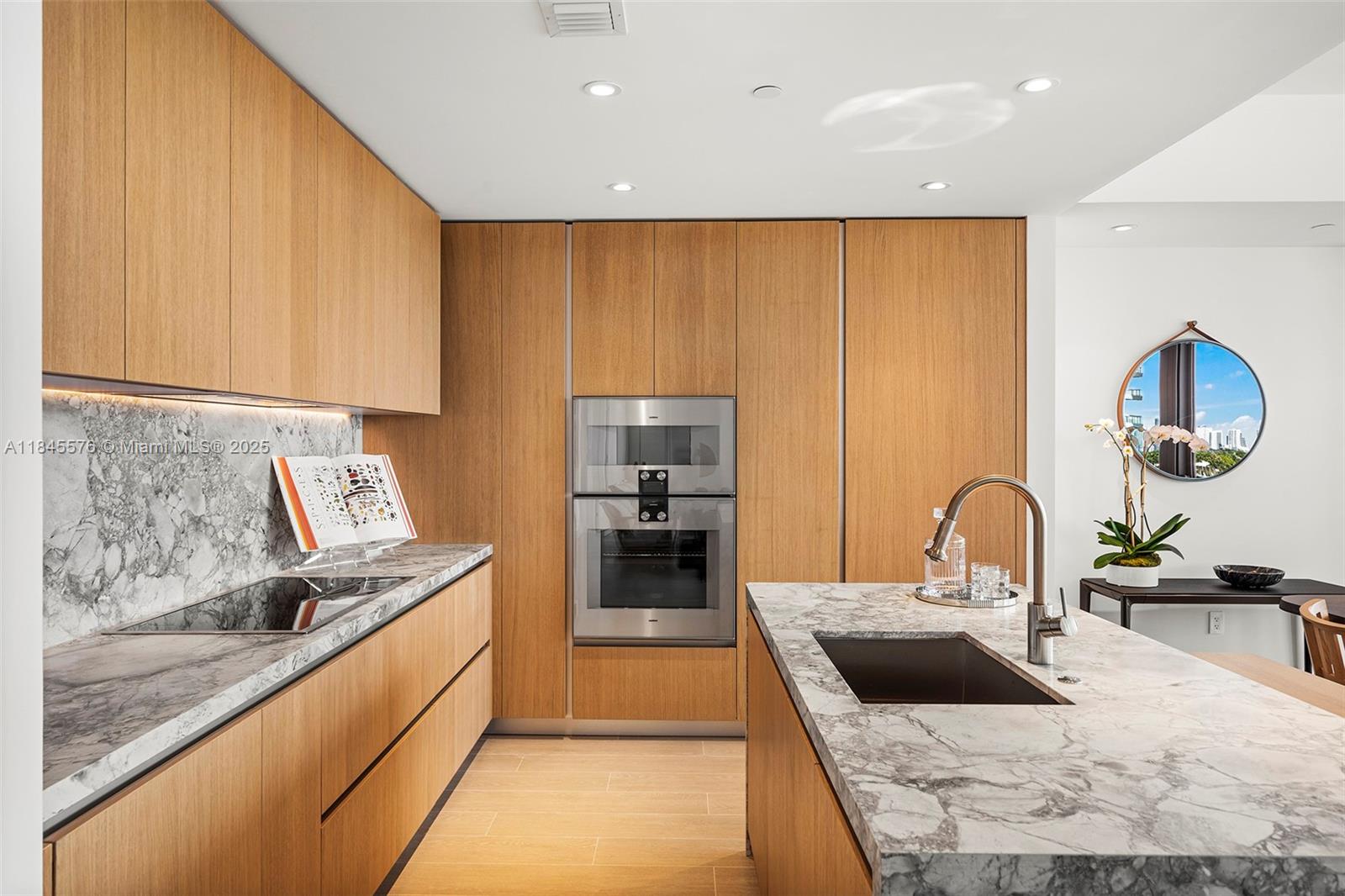 500 Alton Rd 803, Miami Beach, FL, 33139/$3,600,000 4 500 Alton Rd 803