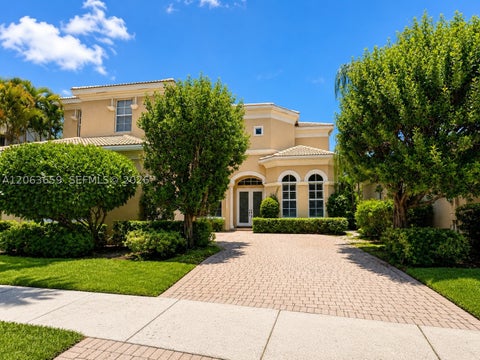 Photo of 138 Tranquilla Dr, Palm Beach Gardens, FL 33418 (MLS # A12063659)