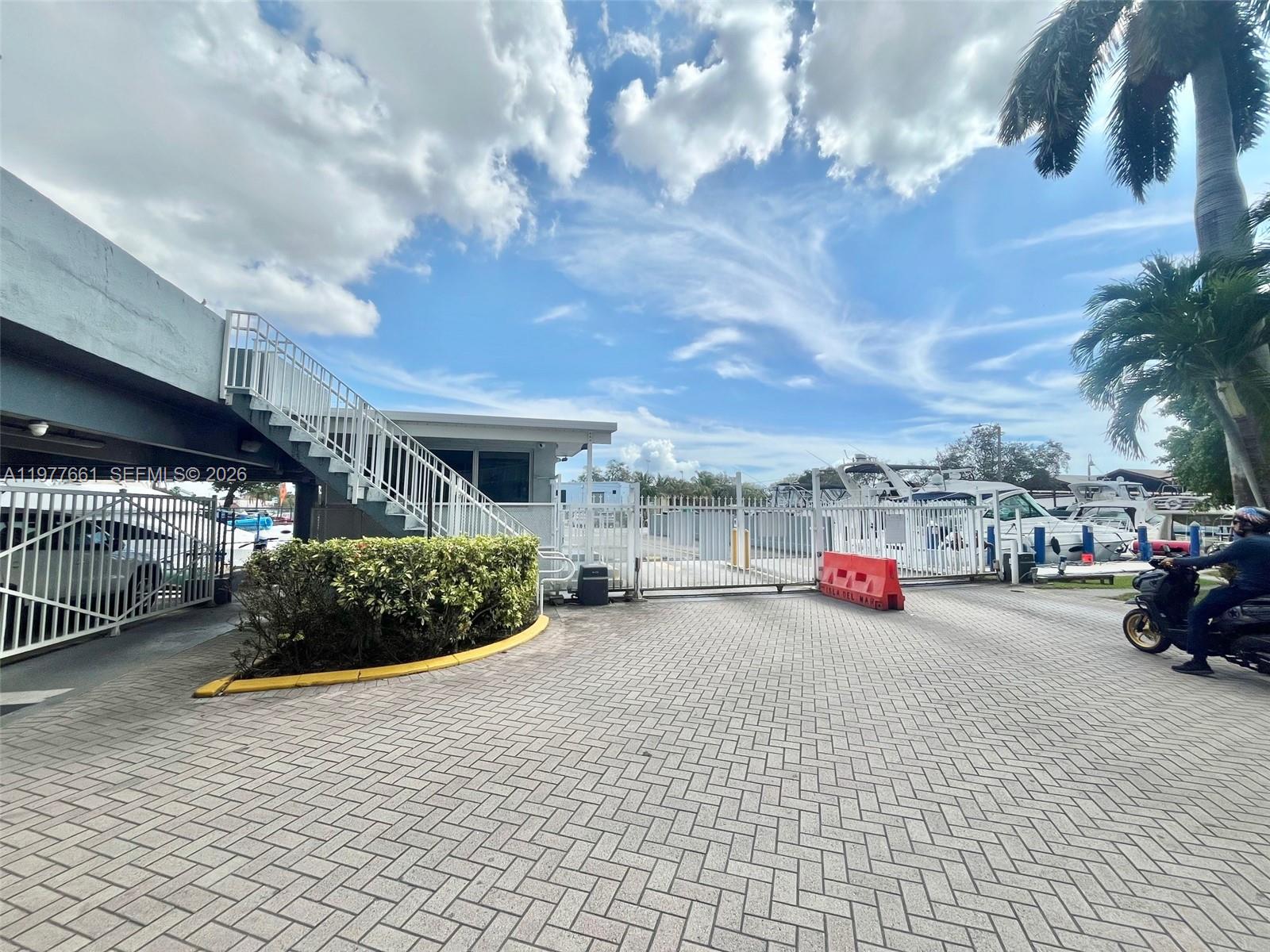 ISLA DEL MAR CONDO - Residential