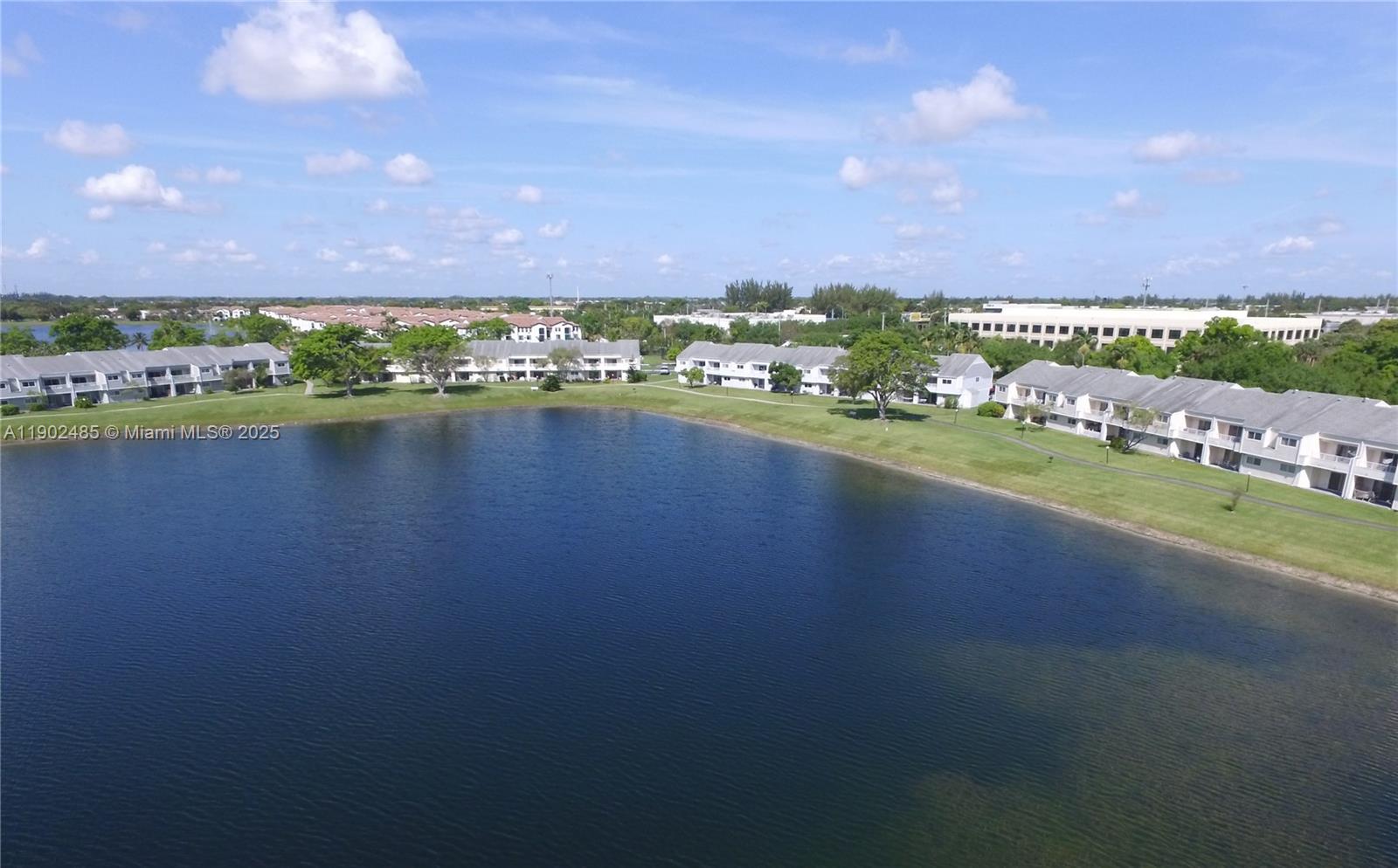 SUMMER LAKE - Residential