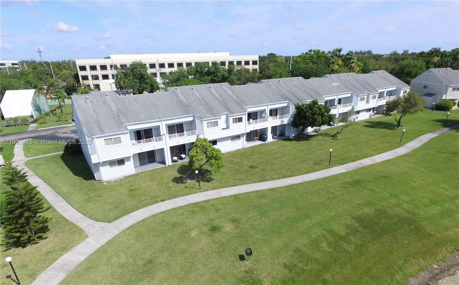 SUMMER LAKE - Residential