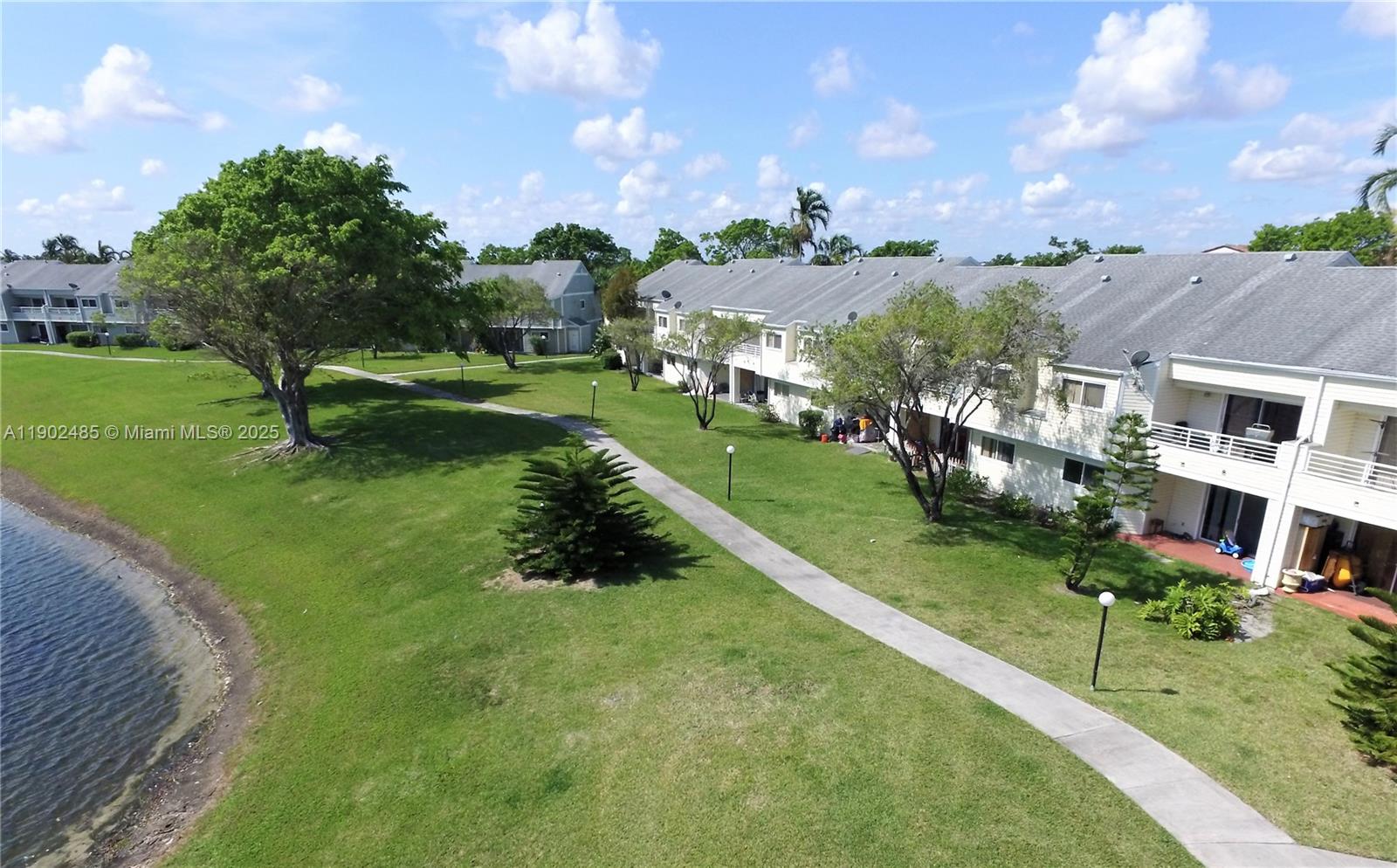 SUMMER LAKE - Residential